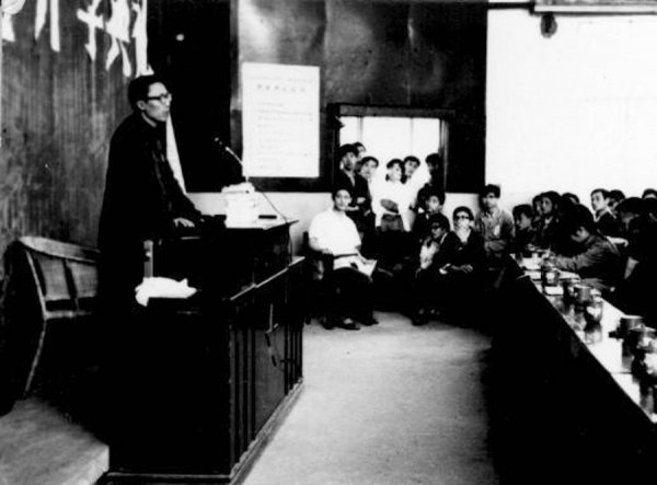 珞珈山下，年青东谈主敲开刘谈玉家的门